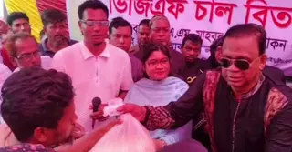 কোটি মানুষকে গরিব রেখে গণতন্ত্র প্রতিষ্ঠা করা সম্ভব নয়: ব্যারিস্টার খোকন
